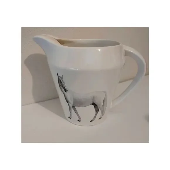 Wade pdm White Horse Fine Old Scotch Whisky Ceramic Pitcher EUC